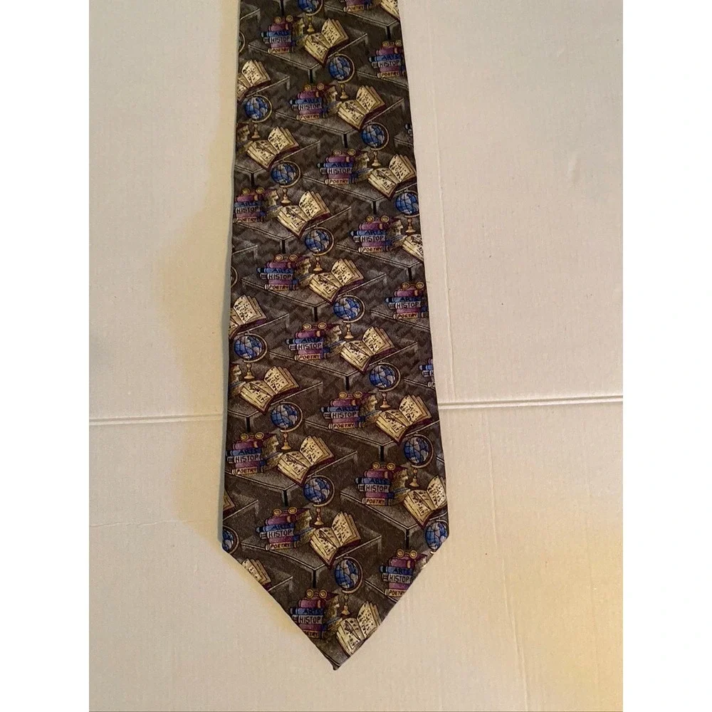 Van Heusen Educator Mens Silk Tie Library Books Globe History Poetry Novelty